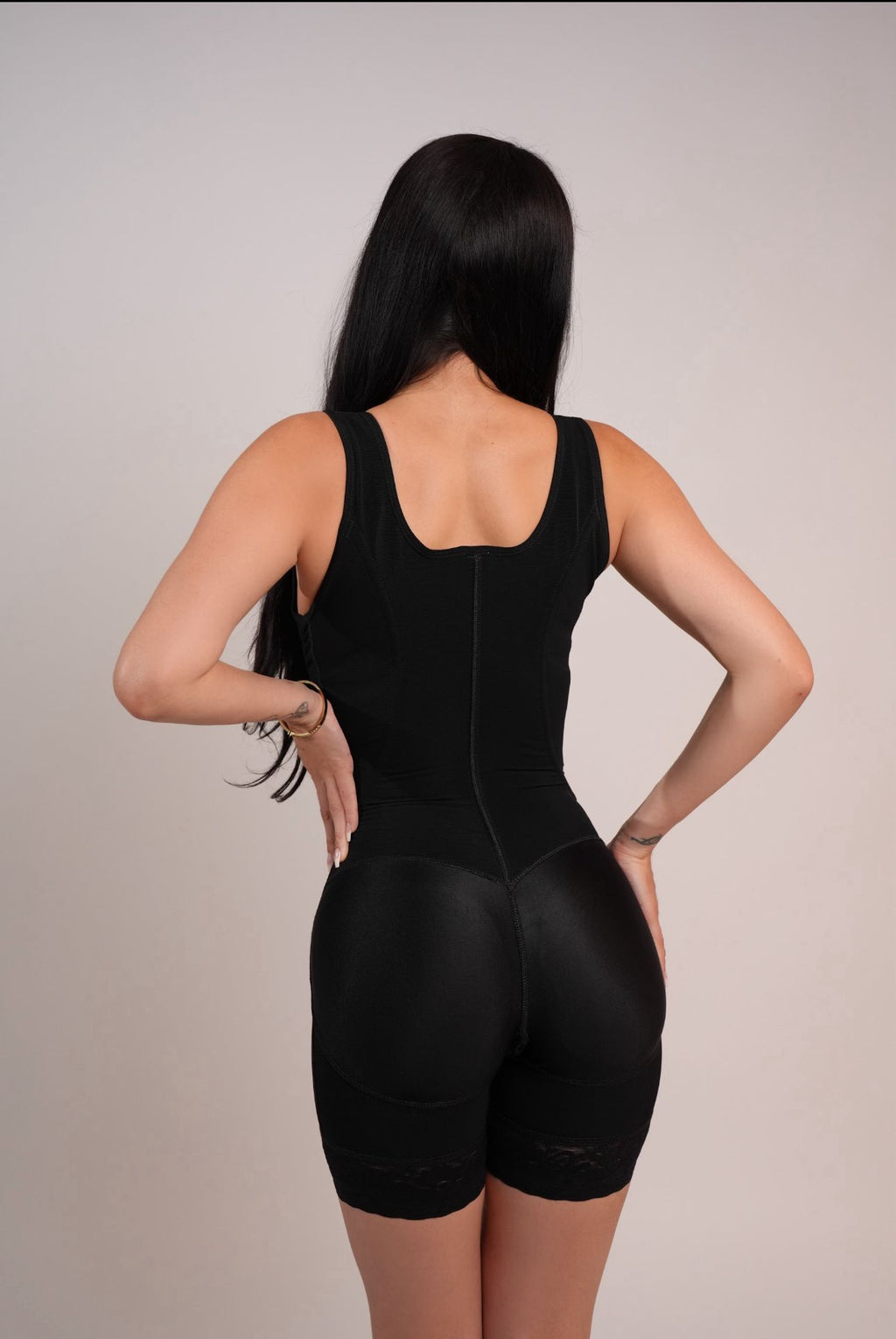 SAMANTHA – Extreme Hourglass