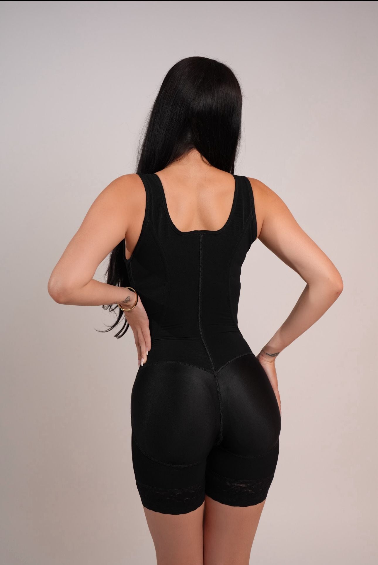 SAMANTHA – Extreme Hourglass