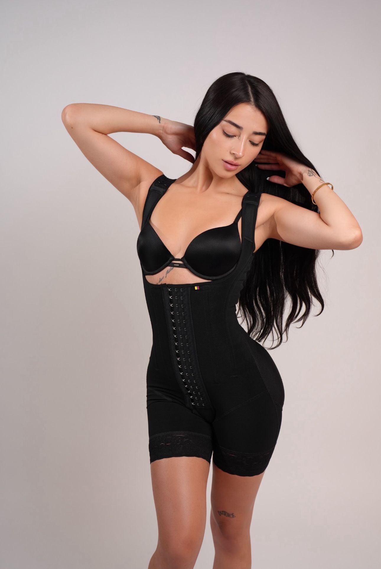 SAMANTHA – Extreme Hourglass